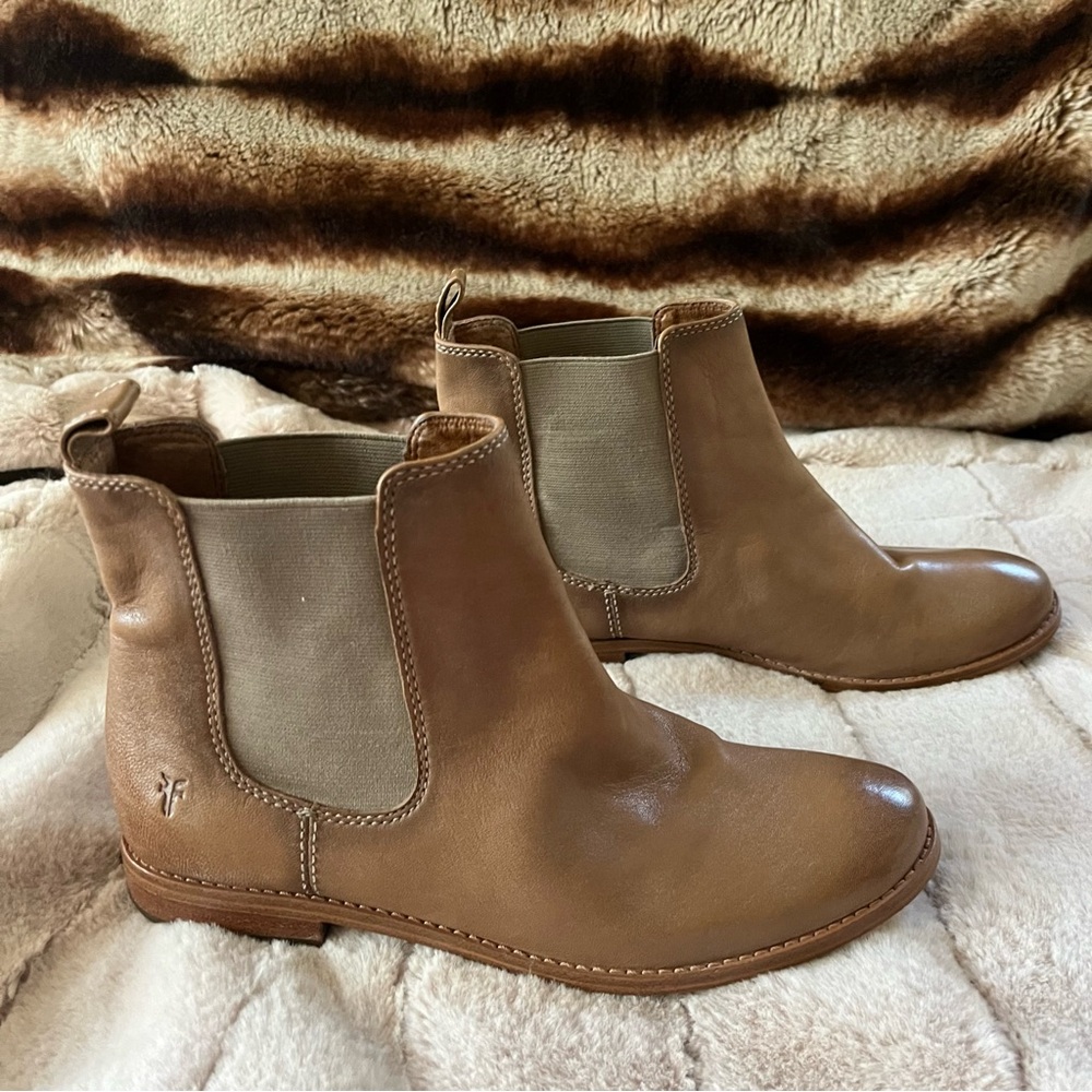 Frye Anna Chelsea Ankle Bootie Boots Ash Brown - Size 7.5 - Picture 2 of 9